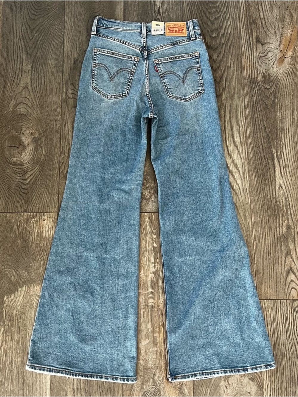 LEVI’S NWT Ribcage Bell Leg High Rise Denim Jeans Size 28 - Picture 3 of 13